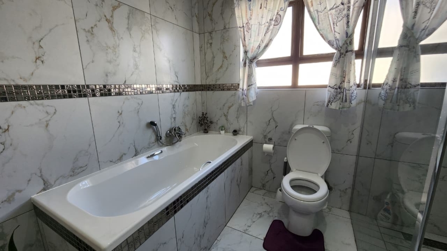 4 Bedroom Property for Sale in Country Club Western Cape